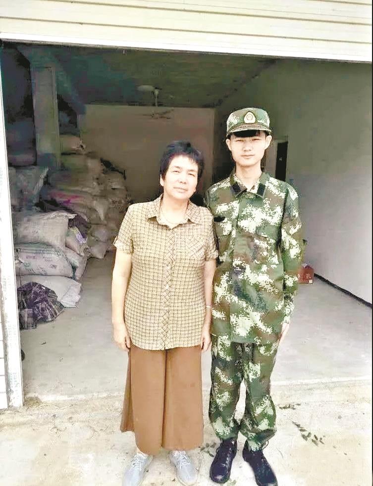 |她是英山邬思本52岁农民工一年写下52万字文学作品