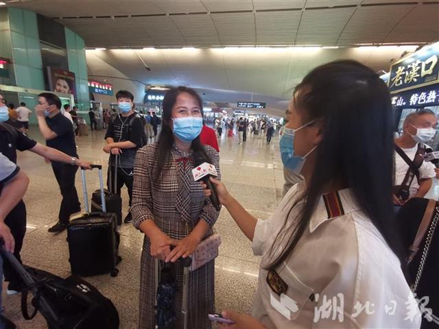 |跨省游重启 武汉迎来首批组团游客（组图）