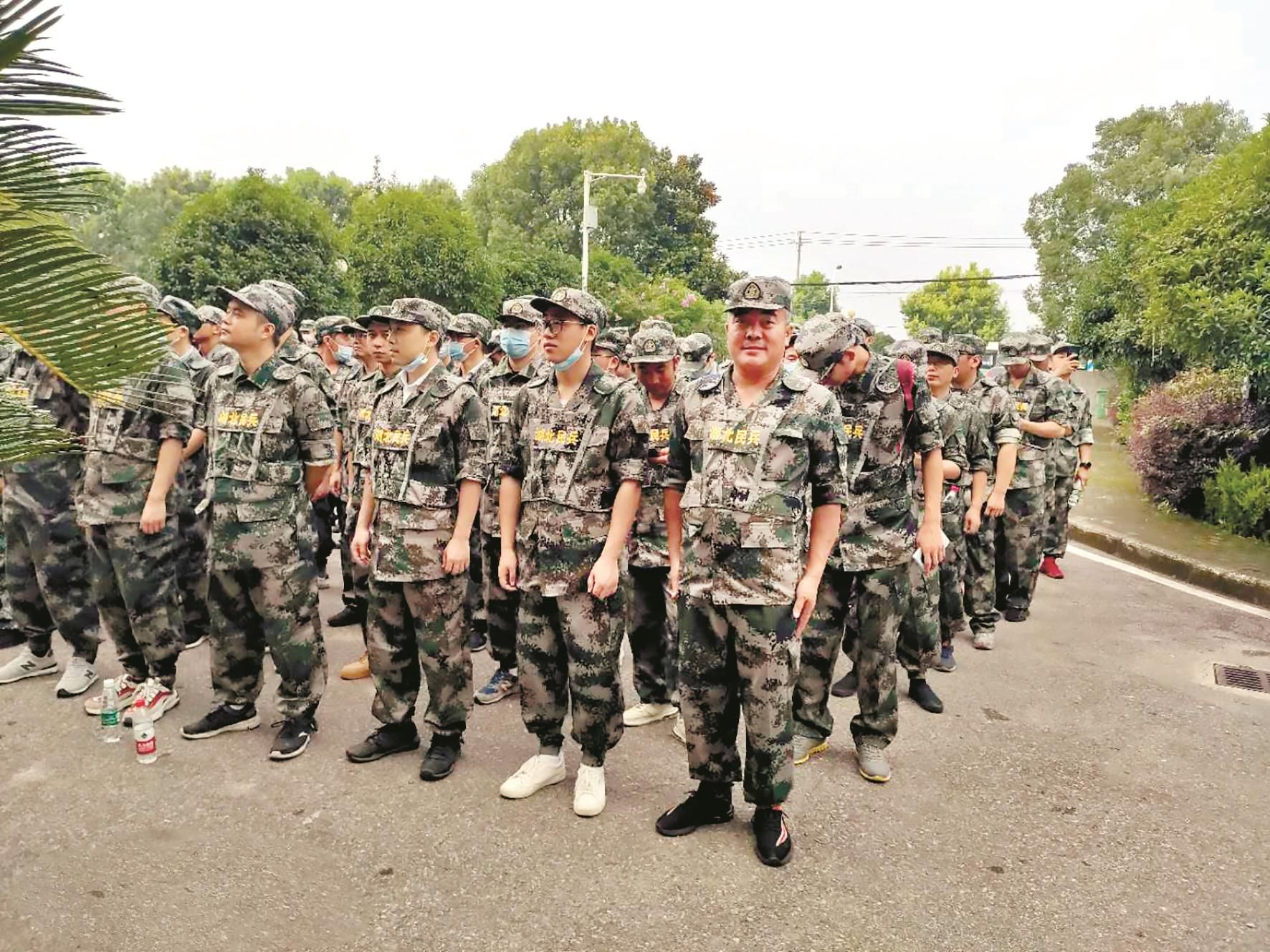 |大堤上有一抹永不褪色的“橄榄绿”