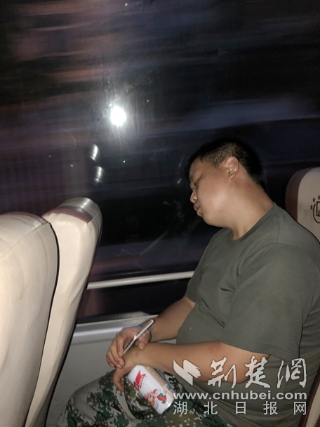 |59秒！武汉沌口民兵火速集结 星夜驰援抗洪一线