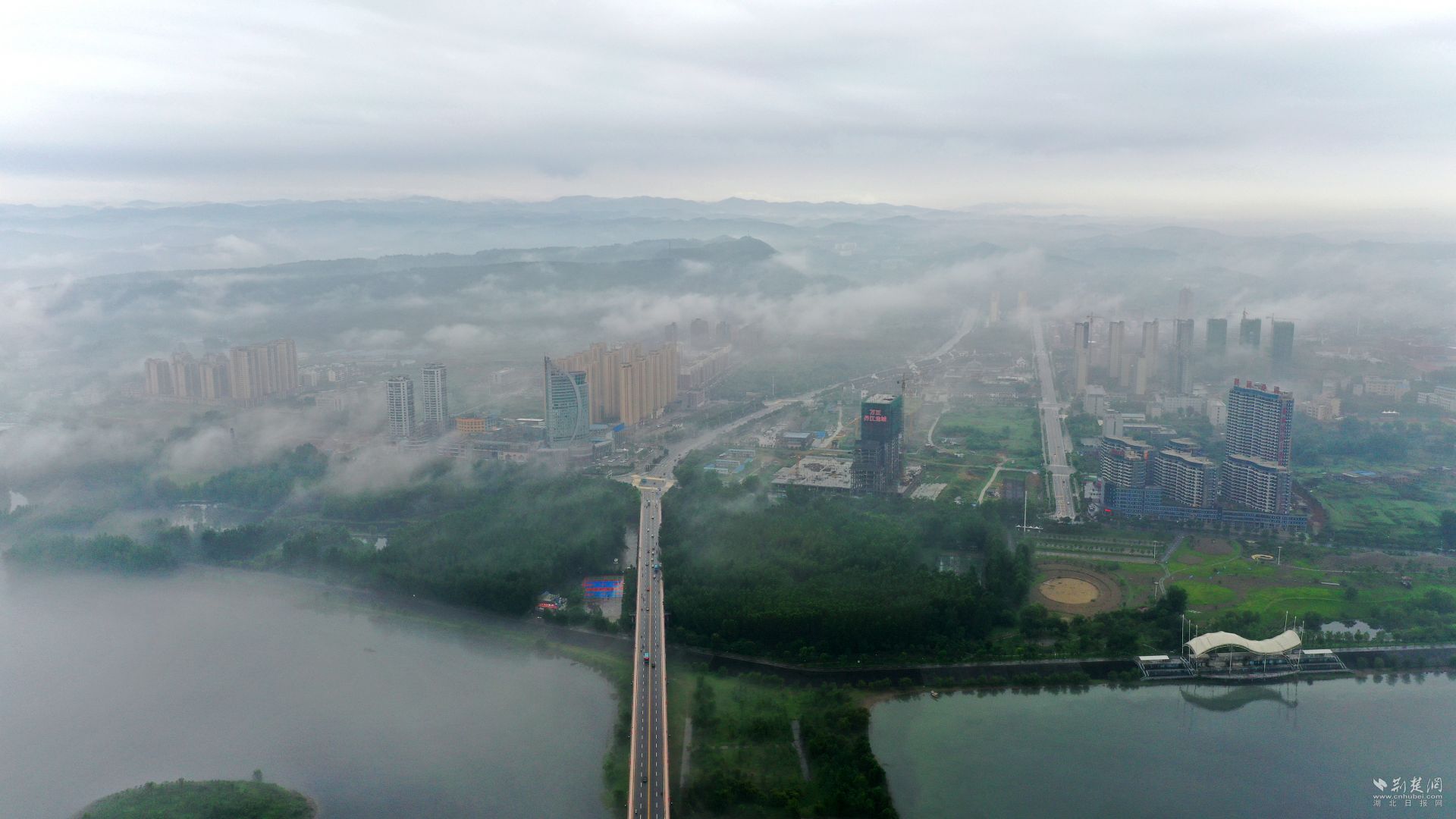 |航拍丹江口：雨后初晴仙气绕 水墨丹青入画来