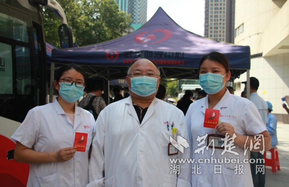 |用热血守护生命！武汉市第一医院近百位医护人员献血25000毫升