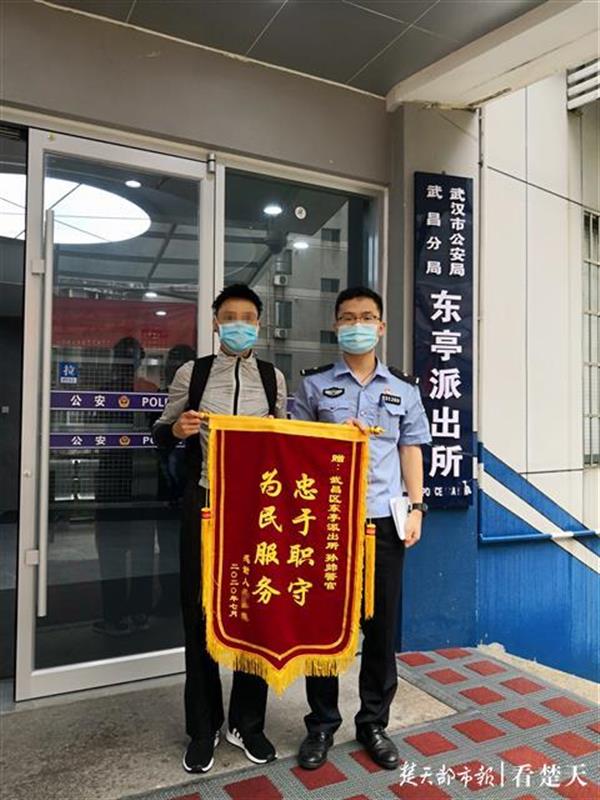 |民警用心化解网购纠纷，聋哑小伙用眼神表达感谢