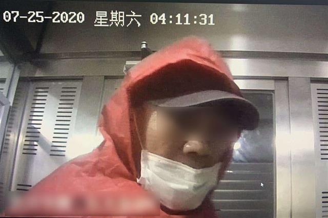 |男子手持铁棍撬盗银行ATM机后知难而退，6小时后民警将其擒获