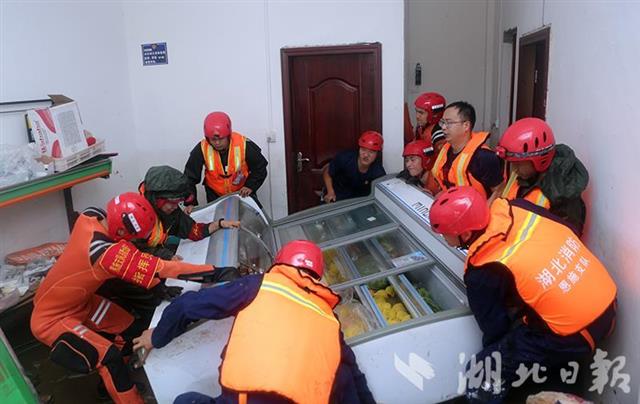 |紧急行动！恩施消防营救转移建始被困群众千余人