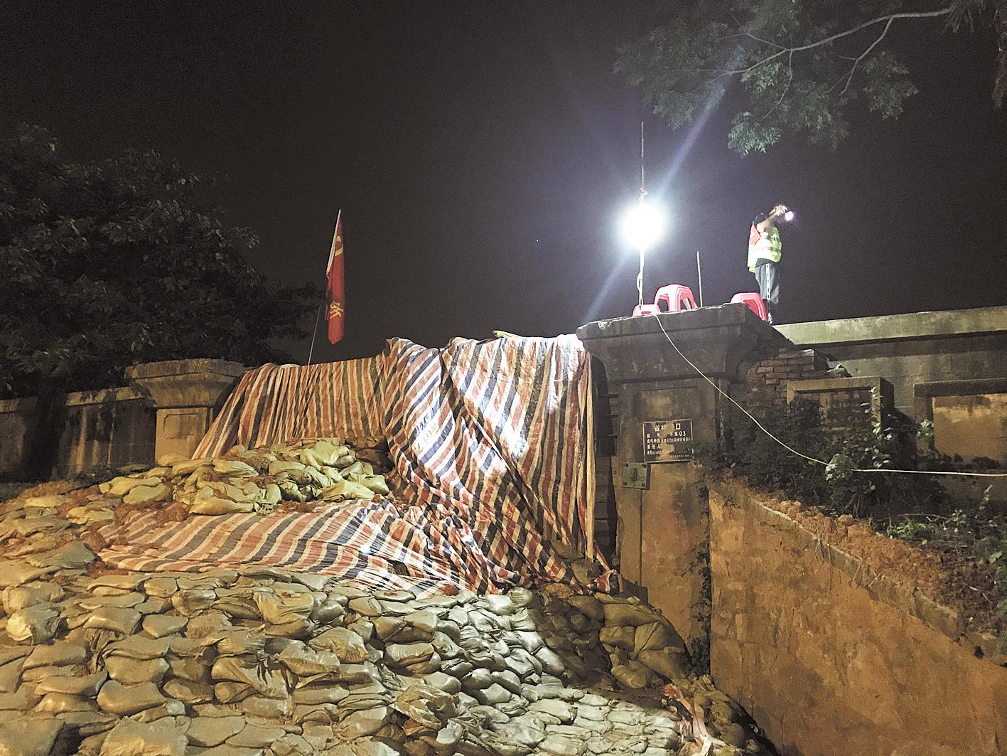 |东西湖区：4400余人守护近百公里大堤