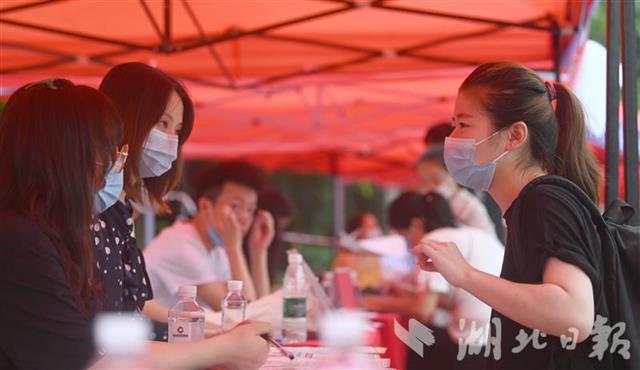 |西陵为民营企业举办专场招聘会