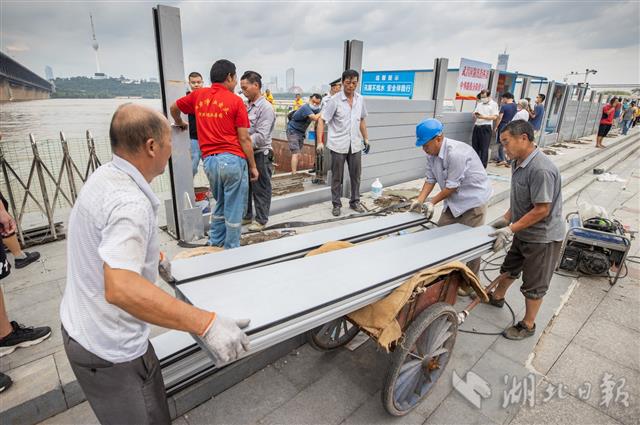 |武汉两江四岸有序封堵闸口，全力战汛