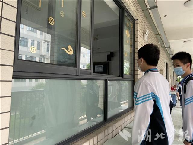 |武汉中考7月20日开考 7.2万名考生雨中提前看考场