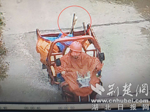 |襄阳民警通过3把铁锨抓获肇事逃逸者