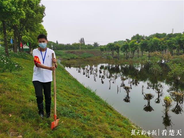 |“大堤的背面就是我的家” ，19岁小伙请缨加入防汛志愿队