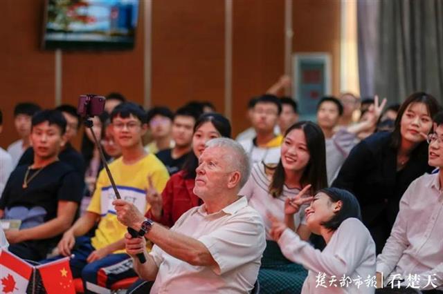 |大学四年交出满意答卷，他被英国爱丁堡大学录取