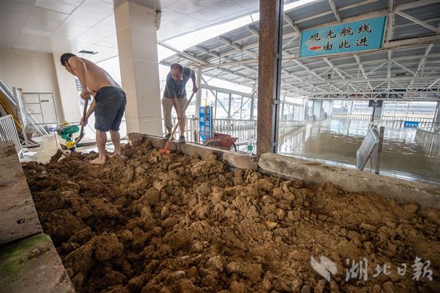 |武汉两江四岸有序封堵闸口，全力战汛