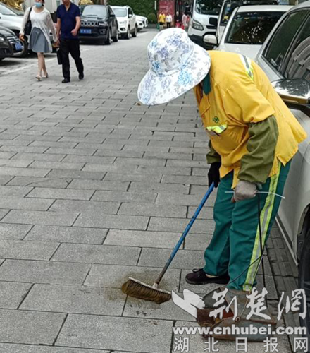 |襄阳环卫加大清扫力度 助力城市创文