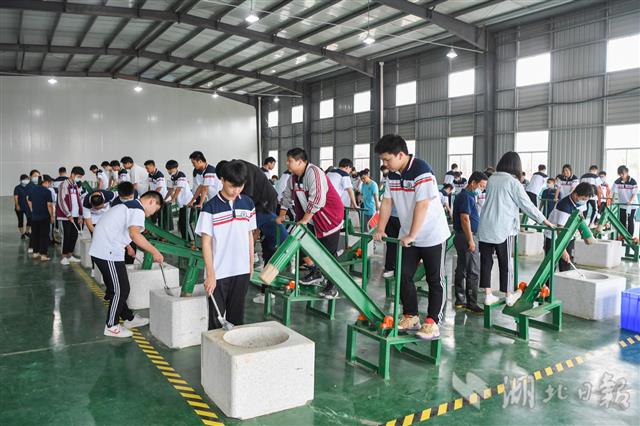 |嘉鱼学生劳动教育实践基地开营