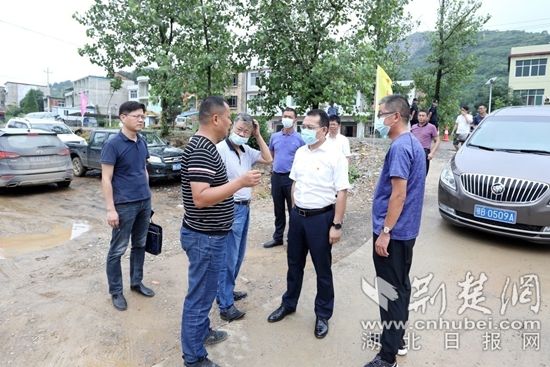 | 黄石市税务局：驻村救灾践初心 结对帮扶担使命