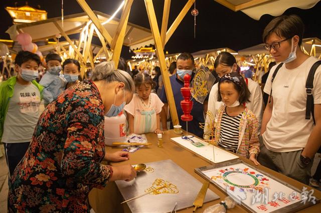 |点亮“八点半” 激活夜经济