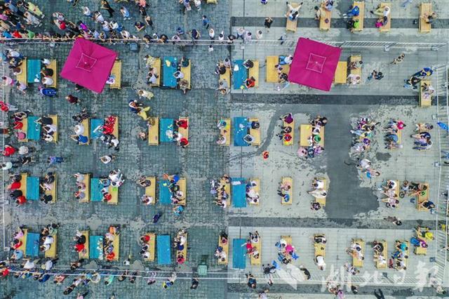 |武汉园博园汉口里竹床文化节吸引游人