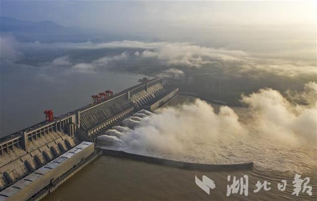 |三峡大坝七孔泄洪