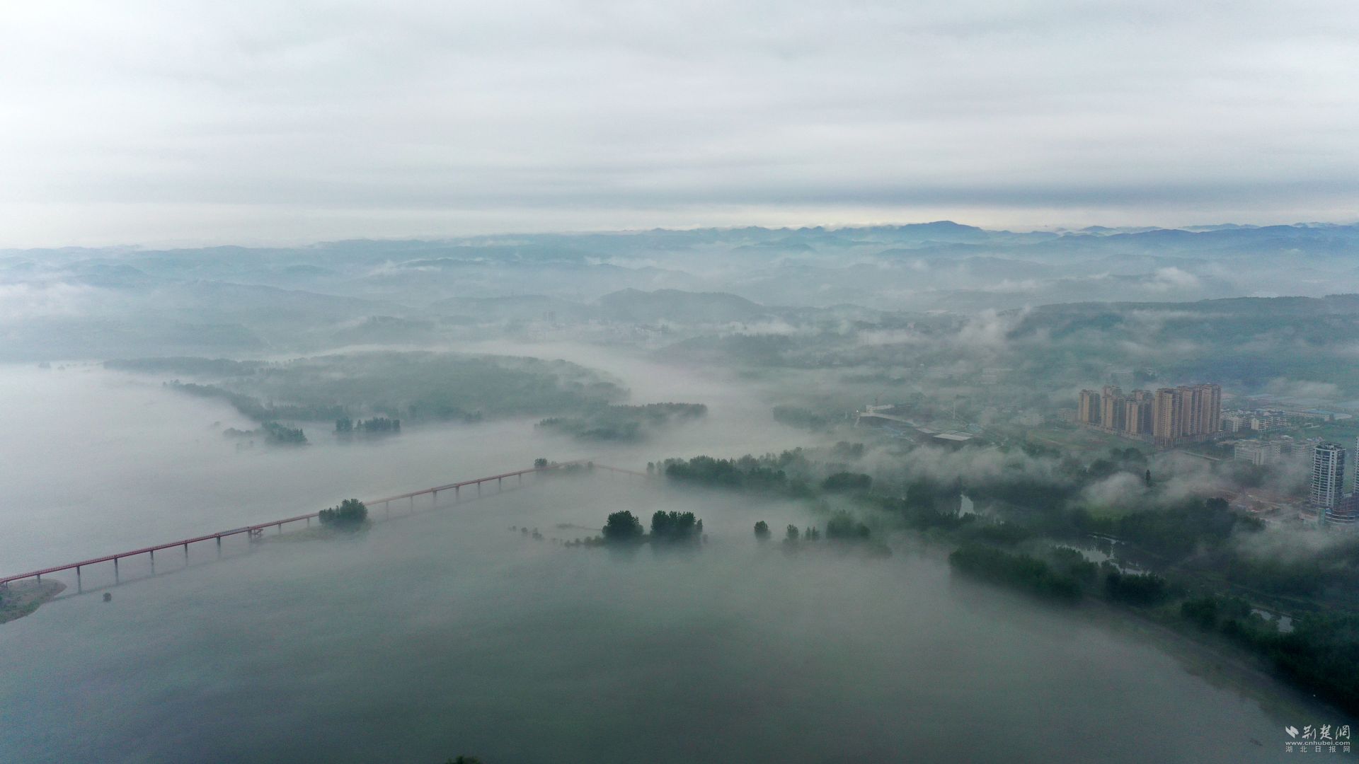 |航拍丹江口：雨后初晴仙气绕 水墨丹青入画来