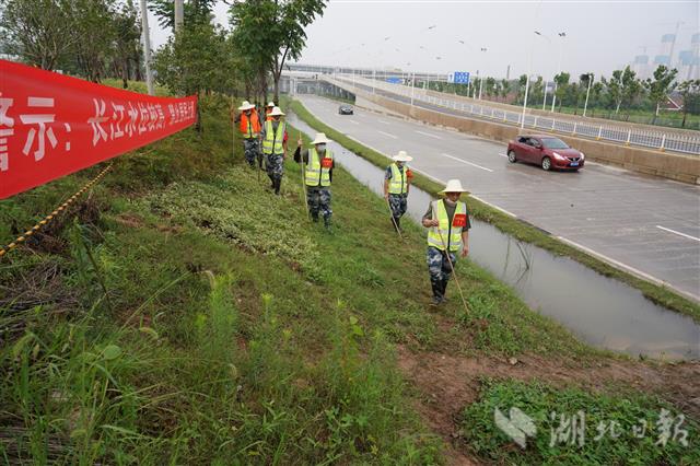 |“长江2号”来临前：江城人的坚守和乐观