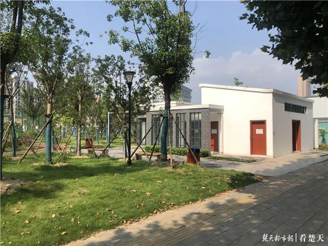 |公园建成一年多，厕所仍在报装中，市民盼尽快开放