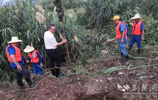 |争分夺秒堵管涌——大冶有色参与长江富池上巢湖段江堤突发重大管涌抢险纪实