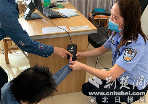 |枣阳警方“一核四融五进”解决特殊群众办证难题