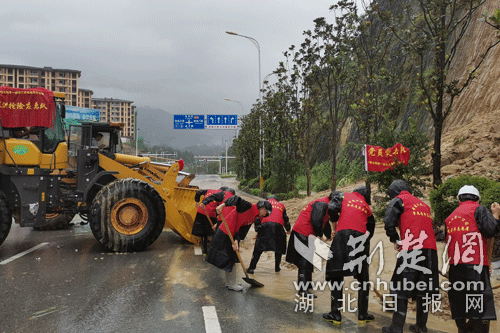 |恩施抗洪抢险前线 有这样一群“雷神山建设者”