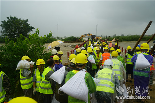 |黄梅持续暴雨引发险情 在汉央企全力组织抢险救援