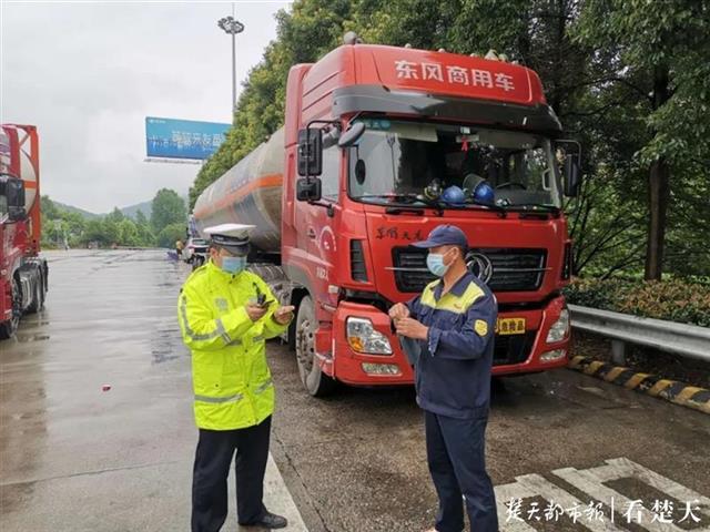 |湖北省高速公路“百日行动”查处违法倒车149起今年事故死亡人数同比下降近1/4