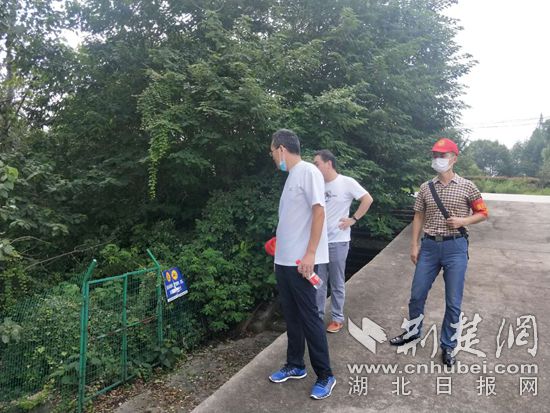 |【战罢疫情再出发】覆盆山社区第一书记袁卫：5天时间改造危墙，当机立断除隐患