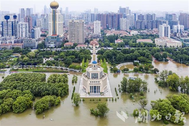 |汉口江滩建成后首次过水行洪