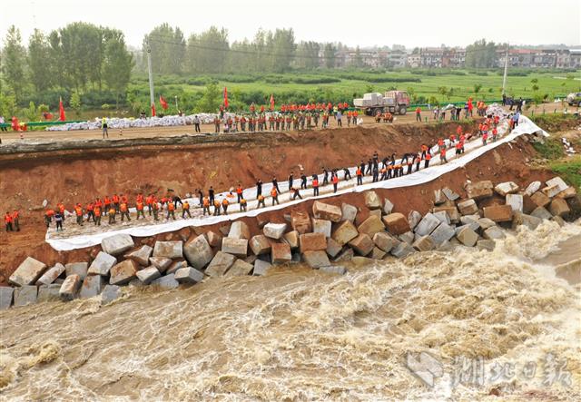 |麻城1000多名军民全力抢险