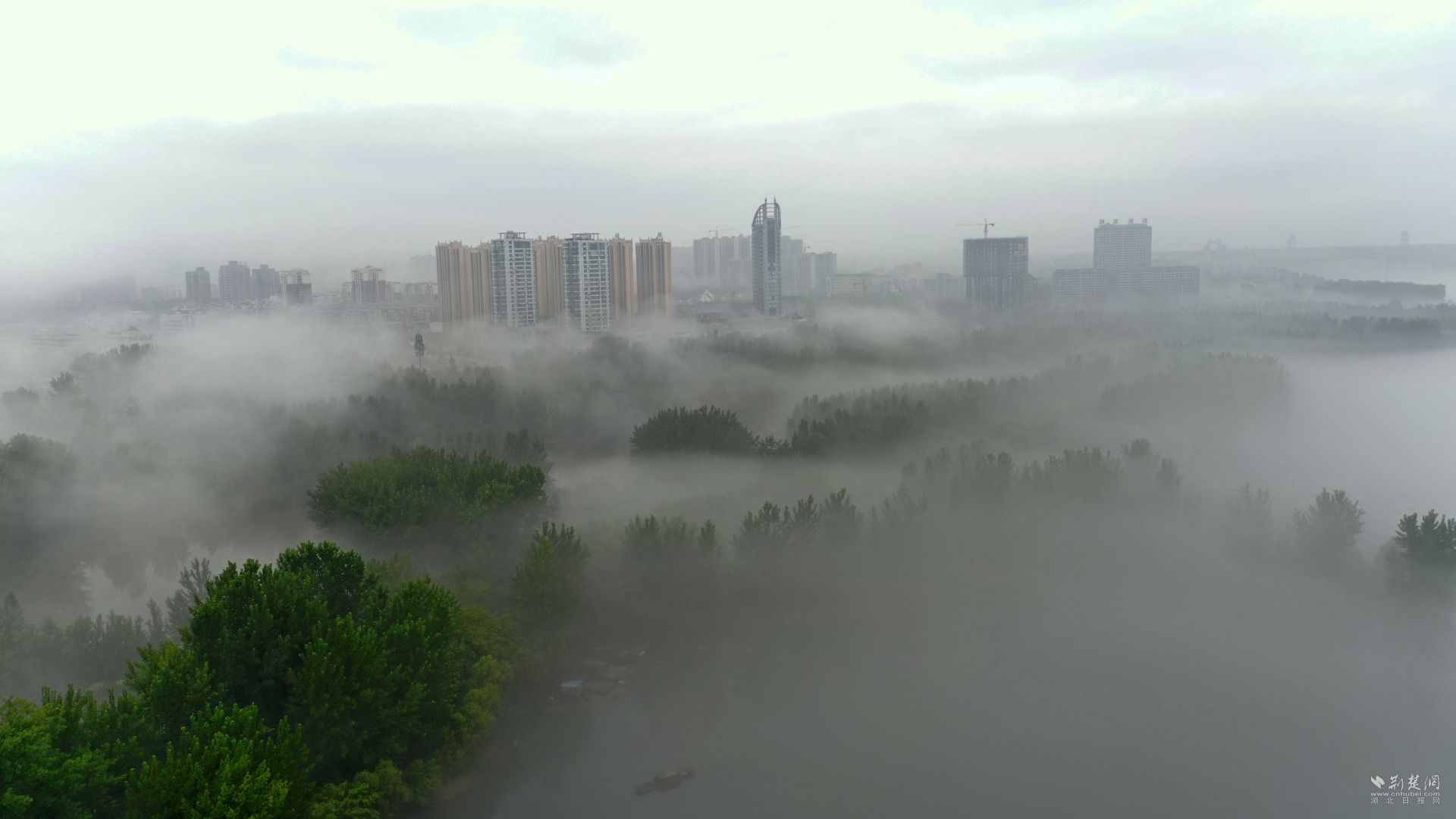 |航拍丹江口：雨后初晴仙气绕 水墨丹青入画来