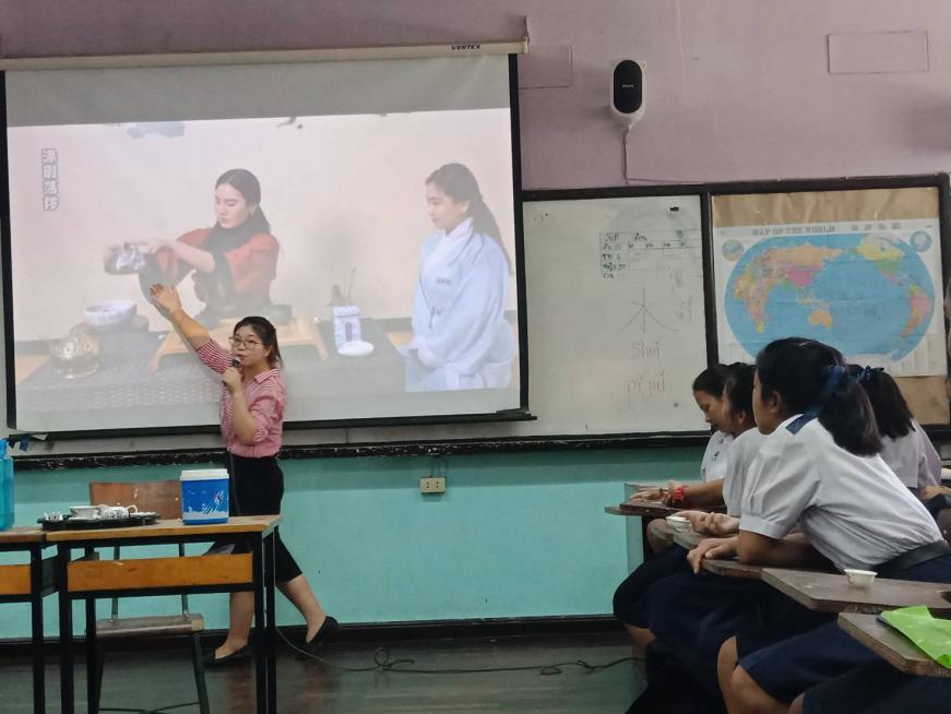 |武昌工学院校友王亮亮：我愿做孩子们心中的“小太阳”