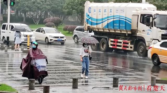 |江城小雨送清爽