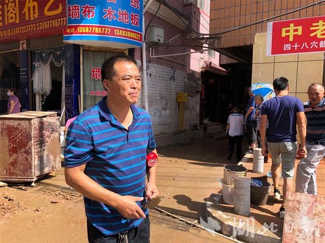 |建始县茨泉社区书记向初东：每个党员都是一面旗帜，哪里最危险就往那里去