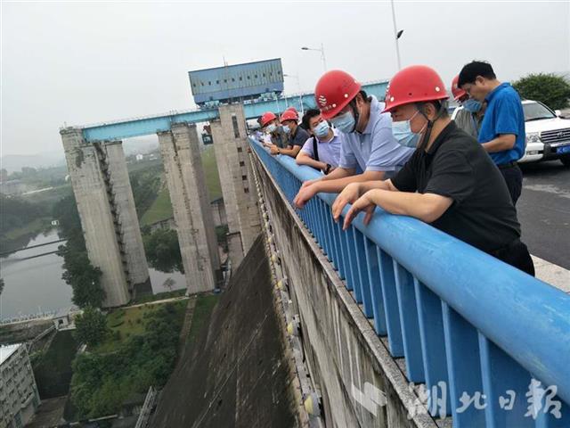 |丹江口水库今年首次开闸泄洪