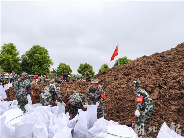 |兵分三路，湖北省妇联慰问抗洪一线姐妹