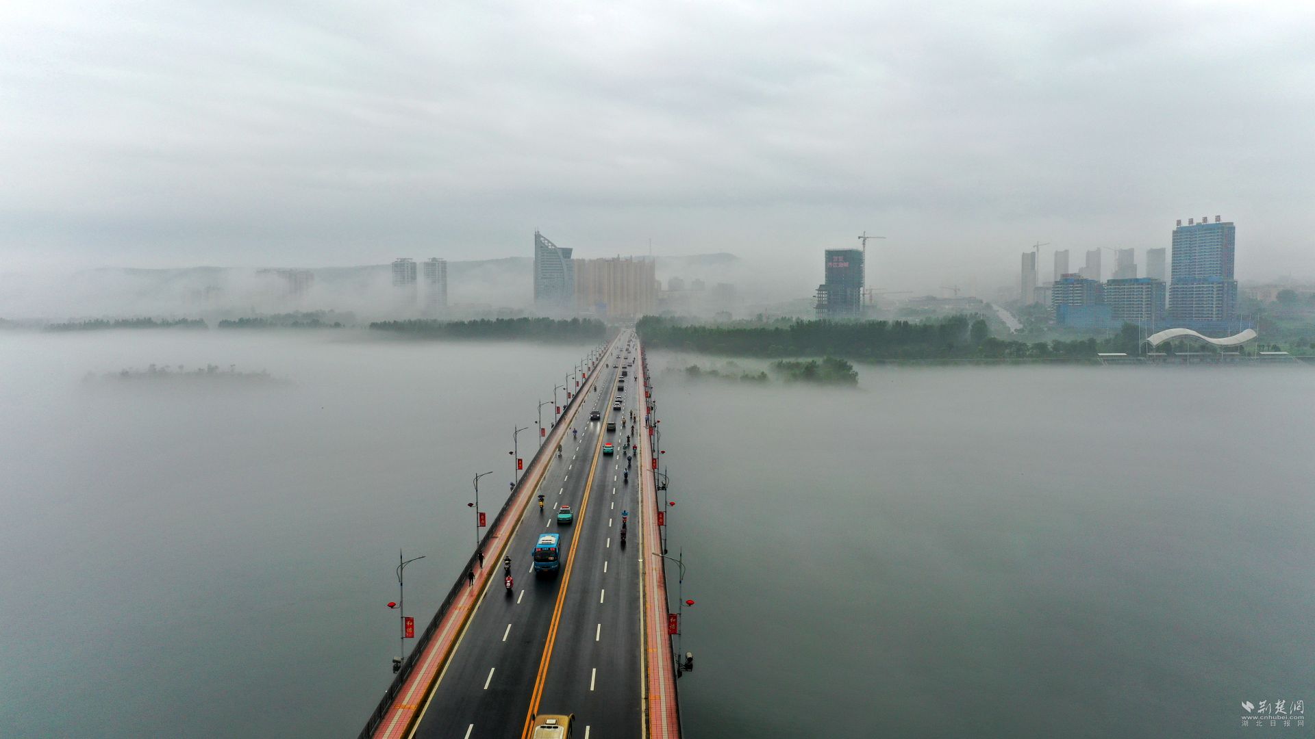 |航拍丹江口：雨后初晴仙气绕 水墨丹青入画来