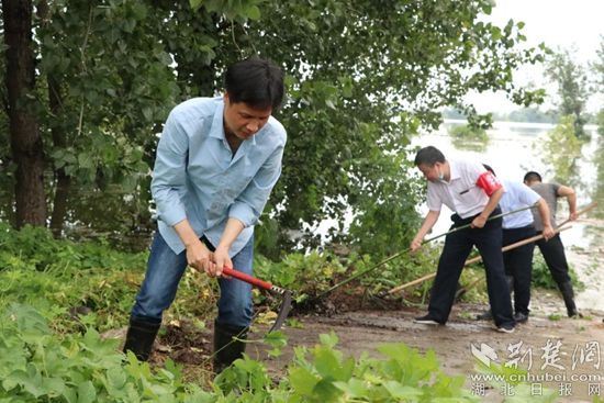 |鄂州华容区：哪里有险情，哪里就有纪检监察干部
