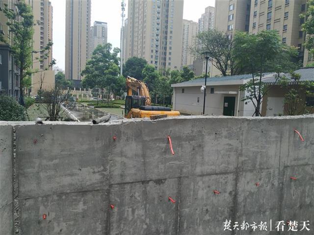 |老小区使用多年的通道被封，封路小区称通道在其红线范围内