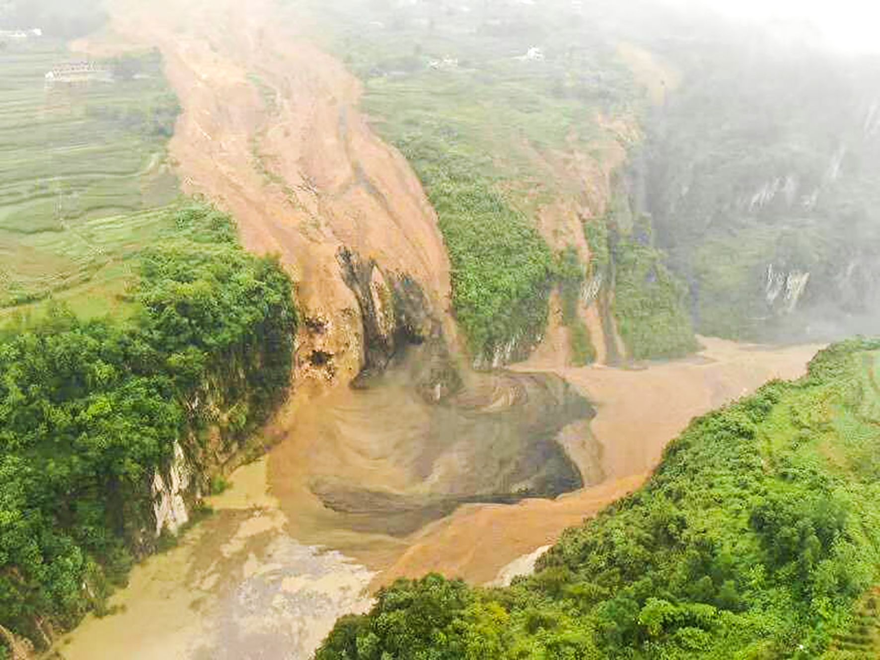 |堰塞湖冲开口子后溃坝危险缓解