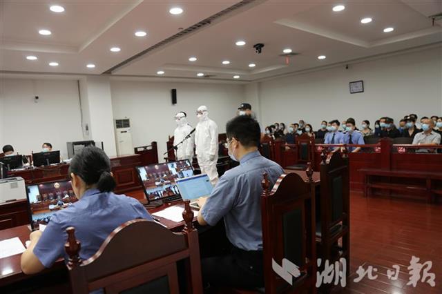 |“小官巨贪”流泪忏悔，洪山区把庭审现场作为警示教育课堂