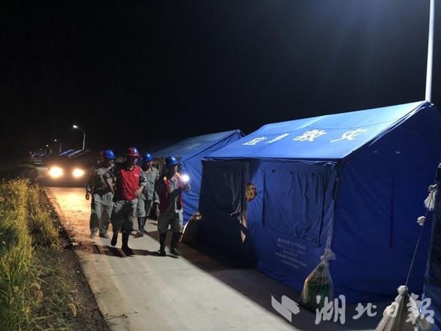 |张勇：“慢哥”巡堤护电记（图）