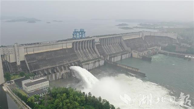 |丹江口水库今年首次开闸泄洪
