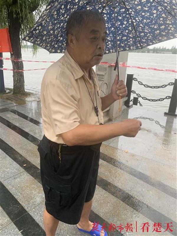|跳入汉江救起患癌女子，另外一名好汉找到了