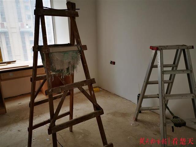 |装修逾期一个月仍未完工，业主反被催缴尾款