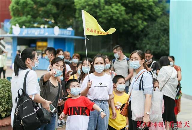 |武汉海昌极地海洋公园迎来孝感70人旅游团